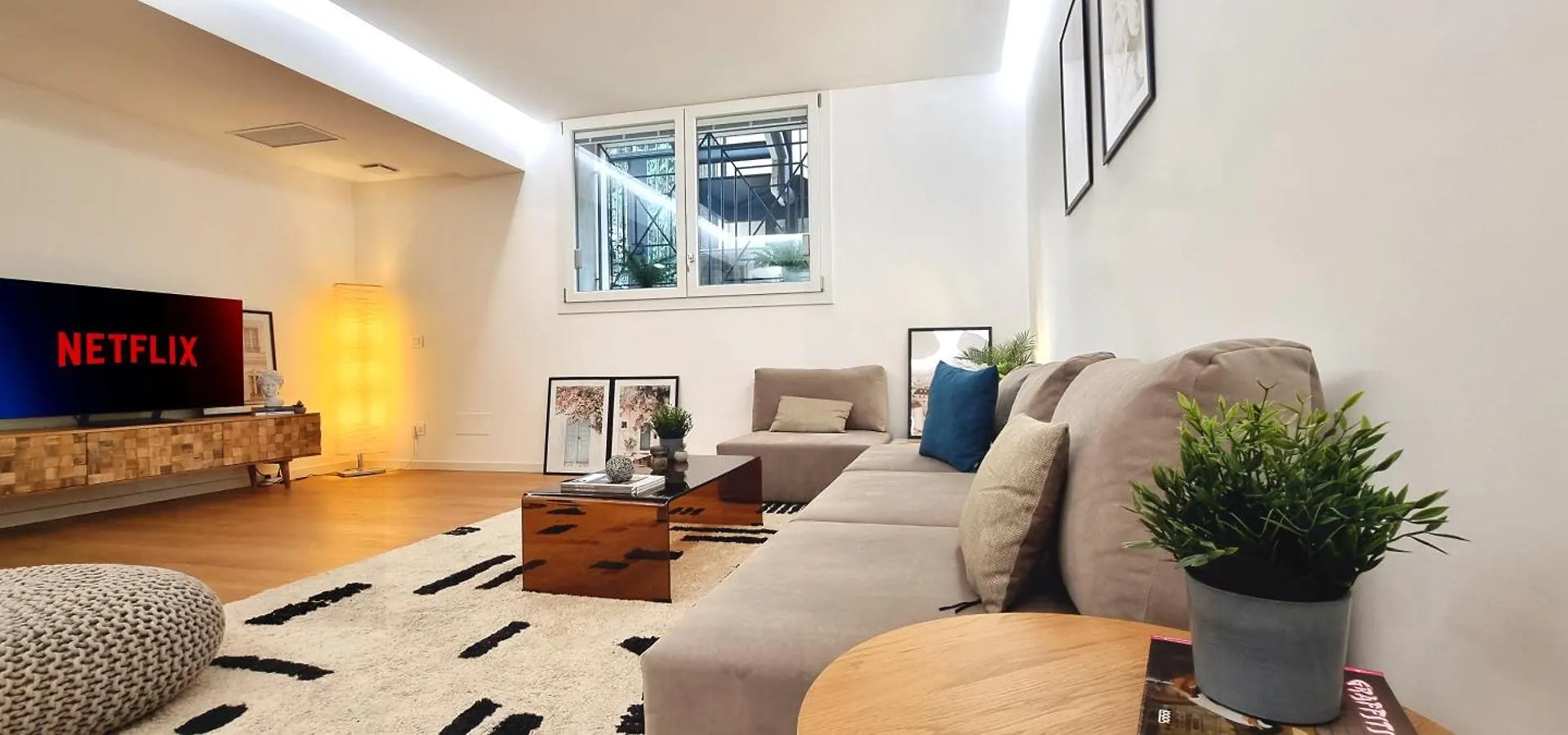 Citylife Apartment Near Thermal Baths And Stylish Xl Living Room Italy