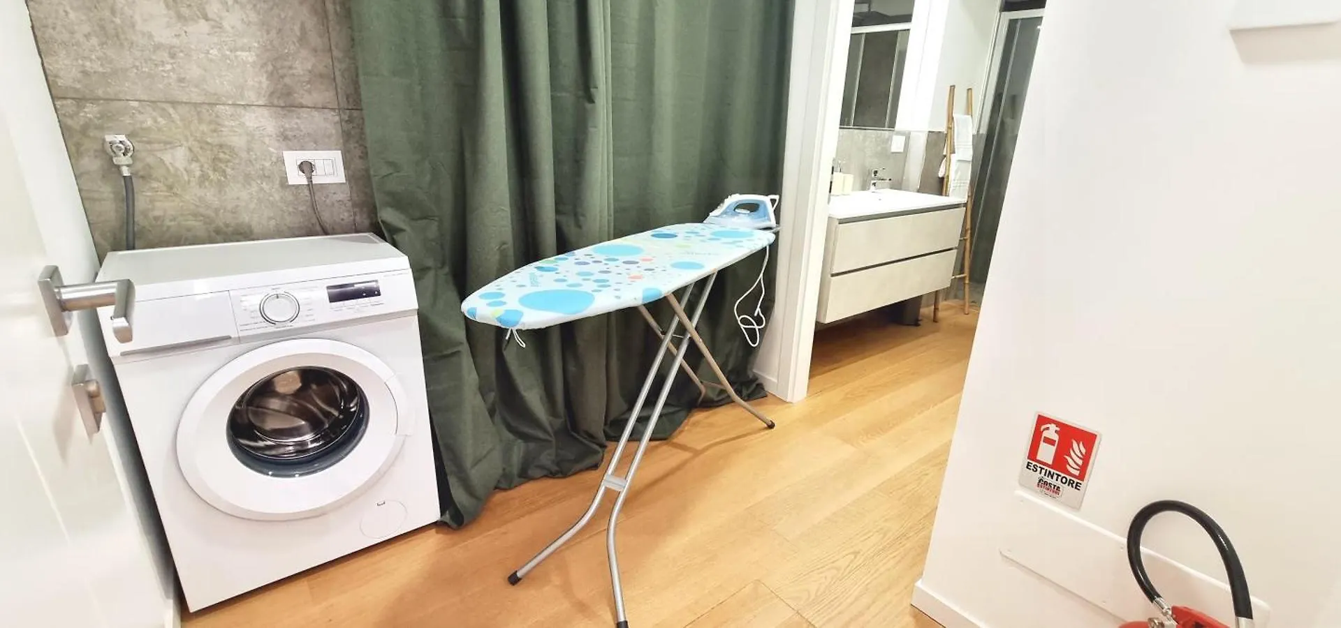 Citylife Apartment Near Thermal Baths And Stylish Xl Living Room Italy